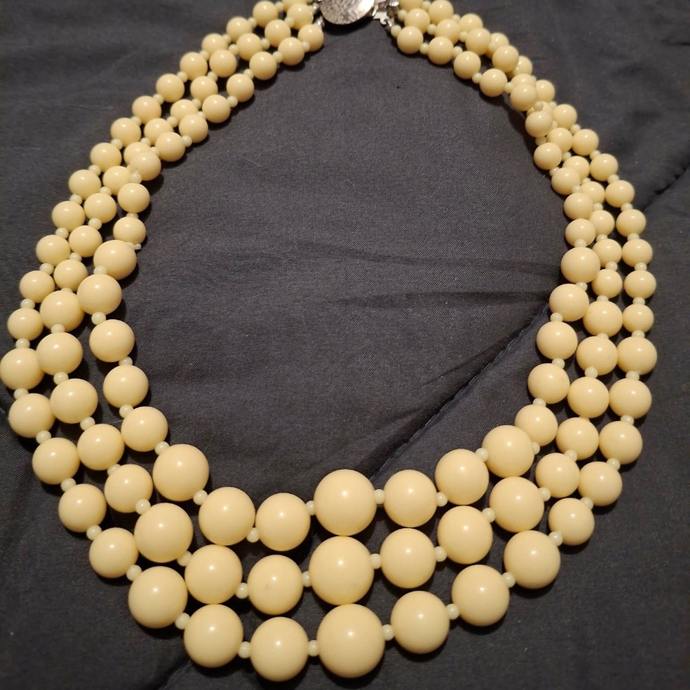 Vintage 60s yellow Necklace